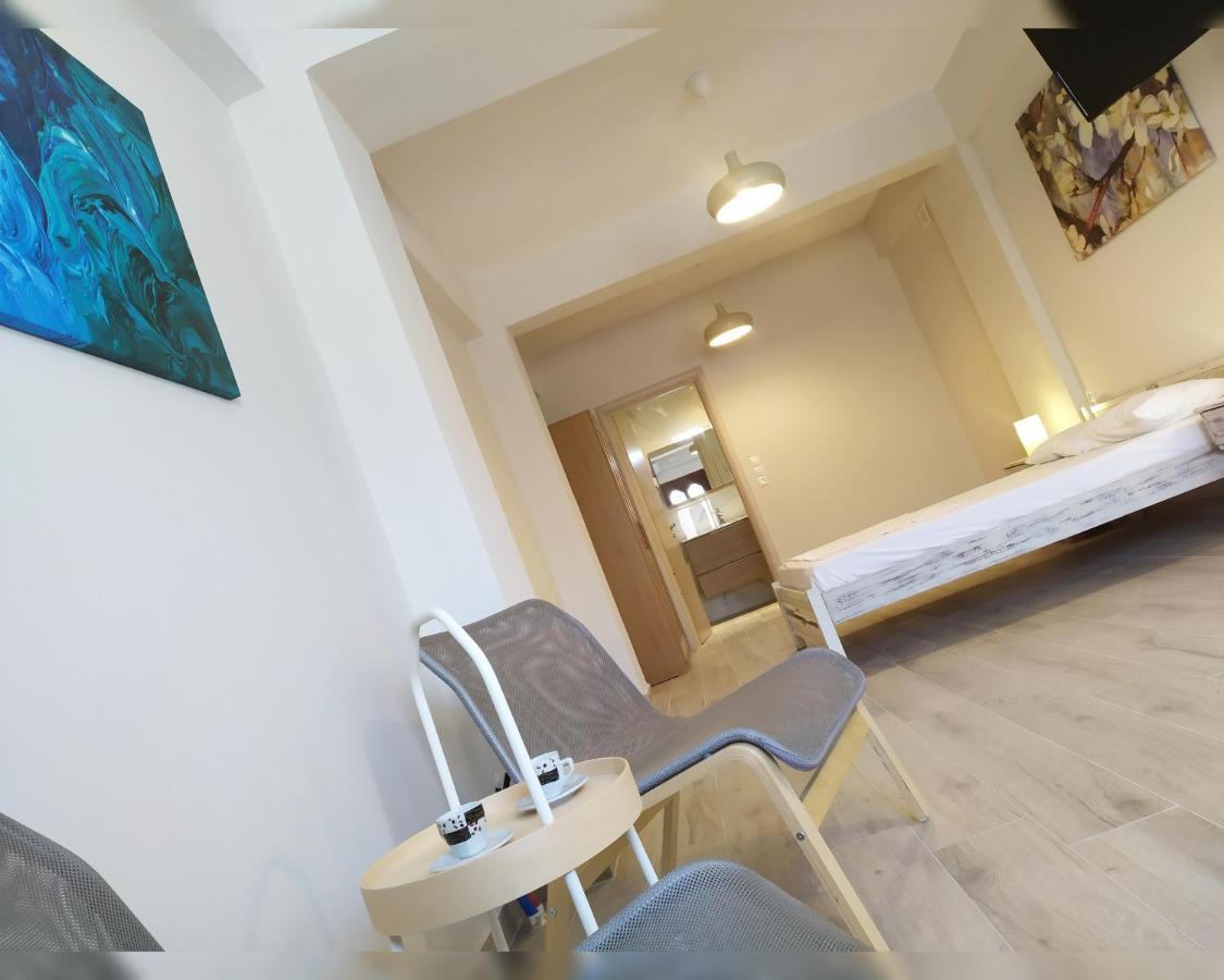 Elias Apartments นีดรี ภายนอก รูปภาพ